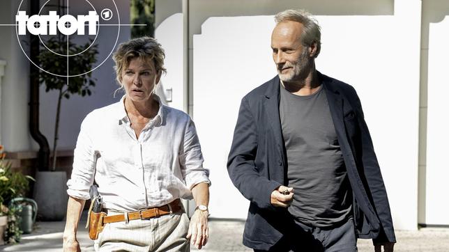 Bild: HR/Degeto/Bettina Müller Anna Janneke (Margarita Broich) und Paul Brix (Wolfram Koch).