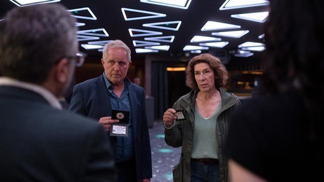 Bild: ARD Degeto/ORF/Felix Vratny V. li. n. re.: Beka Datviani (Lasha Bakradze), Moritz Eisner (Harald Krassnitzer), Bibi Fellner (Adele Neuhauser) , Tinatin Datviani (Mariam Avaliani).