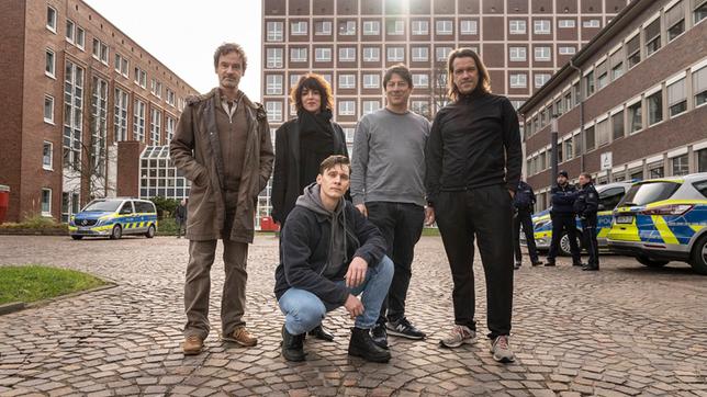 Bild: WDR/Thomas Kost Drehstart zum „Tatort: Cash“ aus Dortmund: Peter Faber (Jörg Hartmann), Lucia Staubach (Produzentin Bavaria Fiction), Sebastian Ko (Regie), Andreas Köhler (Kamera), Jan Pawlak (Rick Okon) (v.l.n.r.)