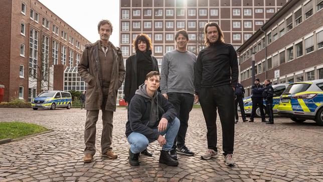 Drehstart zum „Tatort: Cash“ aus Dortmund: Peter Faber (Jörg Hartmann), Lucia Staubach (Produzentin Bavaria Fiction), Sebastian Ko (Regie), Andreas Köhler (Kamera), Jan Pawlak (Rick Okon) (v.l.n.r.)