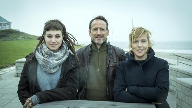 Drehstart für NDR "Tatort: Tödliche Flut": Franziska Hartmann (Imke Leopold), Wotan Wilke Möhring (Thorsten Falke), Franziska Weisz (Julia Grosz)